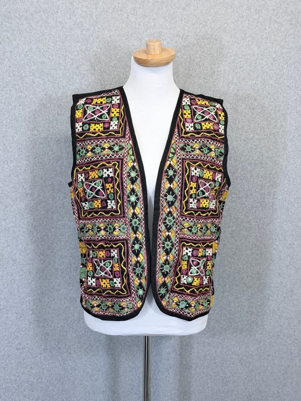 Vintage Passports Pier 1 Imports Embroidered Vest Women L Black Boho India 90s